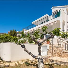 4 Bedroom Villa with Pool near Milna, Brac Island Sleeps 8 